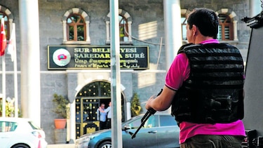 Remueven a alcaldes por supuestos vínculos con el PKK