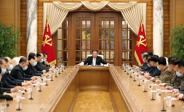 Corea del Norte anuncia primer muerto y extensión nacional del brote de covid-19