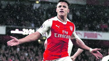 Alexis mantiene vivo el sueño de Champions