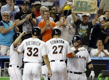 Stanton pega imparable decisivo en triunfo de los Marlins