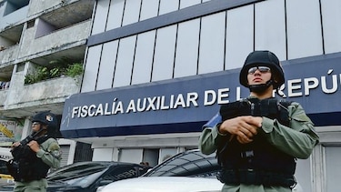 Arrestan a policías por red de corrupción en el Sistema Penitenciario