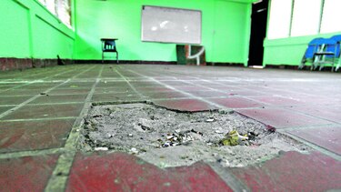 Alumnos denuncian mal estado de colegio