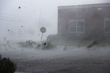 Huracán Michael toca tierra en Florida con vientos de 250 kilómetros por hora