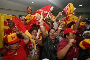 'Los gallos de verdad' apuestan por Juan Carlos Varela