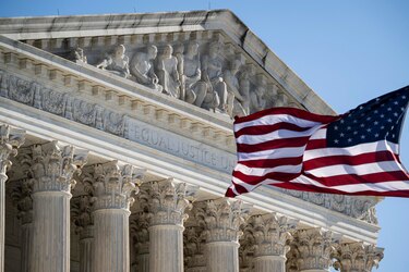 Más de 200 exfuncionarios de seguridad y diplomáticos advierten sobre asalto a la democracia en la gestión de Donald Trump 