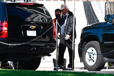Trump vuelve a la Casa Blanca unas horas después del anuncio de su derrota