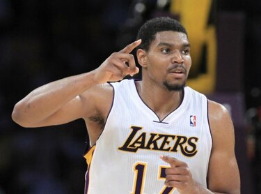 Cavaliers suspenden a Bynum y tratarán de cambiarlo