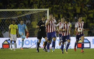 Colombia se derrumba y Paraguay resucita