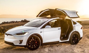 Tesla llama a revisión 11 mil autos por posible falla en silla