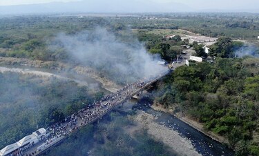 Venezuela: dos muertos y al menos 285 heridos; ordenan regreso de camiones con ayuda