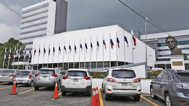 Planilla sobre ruedas: choferes de la Asamblea cuestan $2.8 millones al año