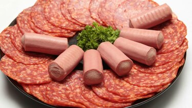 Embutidos y fiambres son cancerígenos, la carne 'probablemente': OMS