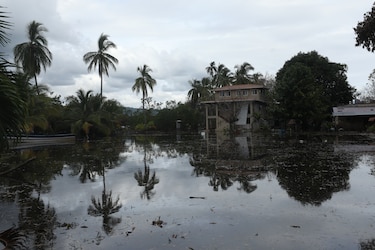 Los días tras el temblor: el silencio de las lanchas en El Arenal y un mar que se ensaña con isla Cañas