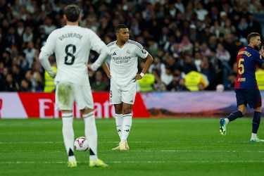Lewandowski, Lamine y Raphinha sellan la goleada del Barcelona en el Bernabéu