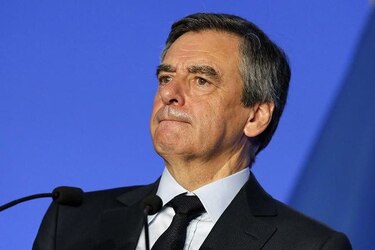Candidato François Fillon, acusado de malversación de fondos públicos