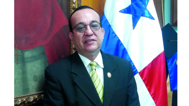 [ KNOCKOUT ]: 'Yo no voy a aspirar a más de una reelección'