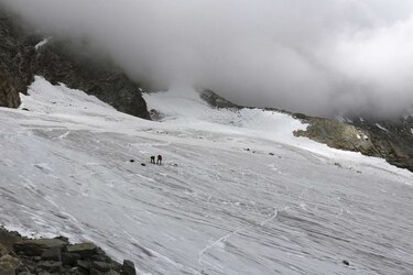 Hallan cadáver congelado de alpinista desaparecido en 1987