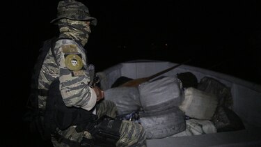 Decomisan 468 paquetes con drogas dentro de un velero en Colón