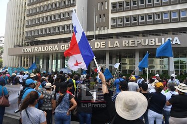 Nueva jornada de manifestaciones y cierres en varios puntos del país; docentes se concentran en la Contraloría