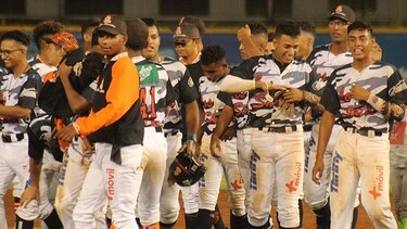 Los Santos a un juego de barrer la serie final del béisbol juvenil