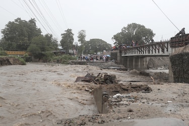 La tormenta tropical Sara se acerca a Belice dejando daños e intensas lluvias en Honduras