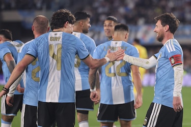 Lionel Messi marca de penalti su gol 126 con Argentina y eleva a 3-0 el triunfo ante Benín