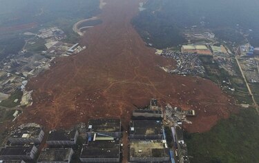 Continúa búsqueda de los 91 desaparecidos tras un alud en China
