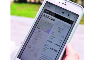 Taxistas denuncian a plataforma Uber