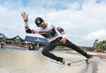 Los reyes de la patineta en la cinta costera