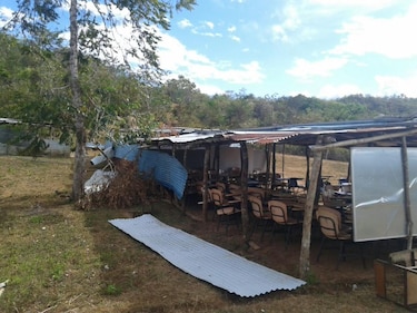 Pandemia complica la eliminación total de las aulas rancho en áreas de difícil acceso