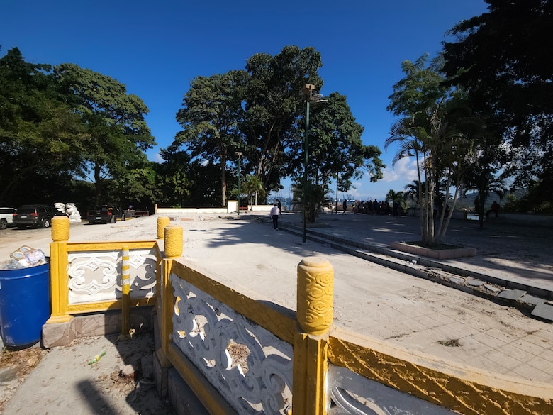 Demolición de monumento chino: La noche oscura de los dragones del puente