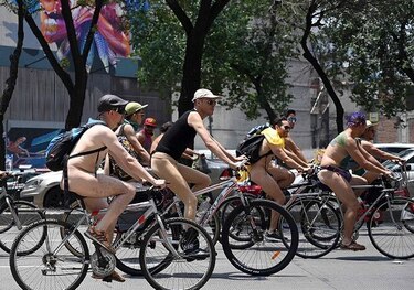 México: bicicletas y desnudez para concientizar sobre uso indiscriminado de automóviles