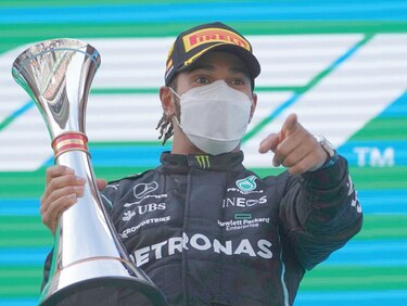 Lewis Hamilton intenta acercarse lo más posible a la perfección 