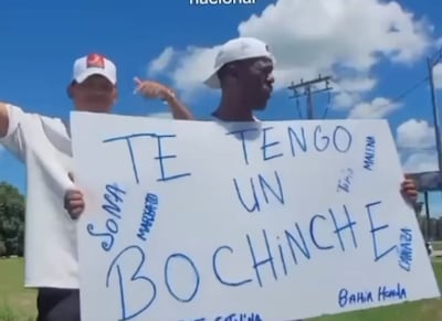 Influencer denuncia intimidación policial durante protesta pacífica en Santiago