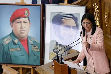 Quién es Delcy Rodríguez, la poderosa vicepresidenta de Venezuela a quien el Tribunal Supremo de Justicia nombró sucesora de Maduro