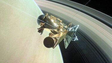 Cassini sobrevive a travesía en Saturno