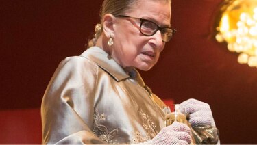 Subastan objetos personales de exmagistrada Ruth Bader Ginsburg