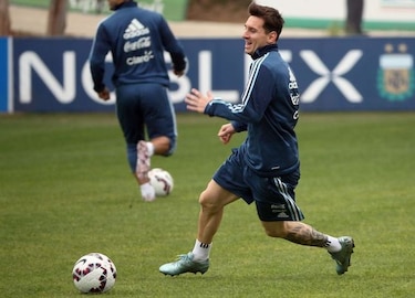 Leo Messi celebra hoy sus 28 años en medio de la Copa América