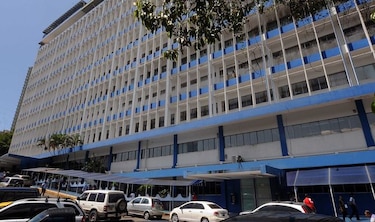 Lluvia provoca filtraciones en la estructura del Complejo Hospitalario de la CSS