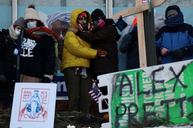 Quién era Alex Pretti, el enfermero al que agentes de inmigración mataron a tiros en Minesota