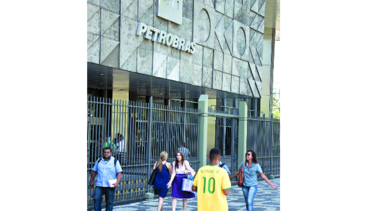 Parente seguirá al frente de Petrobras