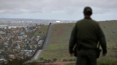 Pentágono estudia enviar 300 soldados a frontera con México