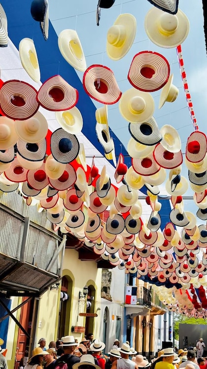 Más de 1,500 sombreros y cultura en el Festival La Calle de los Sombreros en Panamá