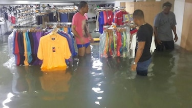 Tras fuertes inundaciones, realizan labores de limpieza en Colón