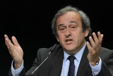 Las explicaciones de Michel Platini comprometen su defensa