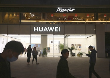 Huawei se adelanta a Trump y almacena chips para red  5G