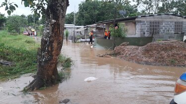 Alerta por efectos ciclónicos de la tormenta Ian: unas 150 casas inundadas, ríos desbordados y caídas de árboles