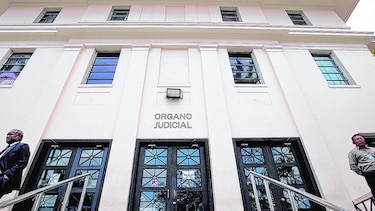 Juez se inhibe en caso de la Caja de Ahorros