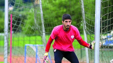 Penedo se coloca líder en Rumania