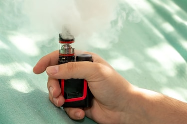 ¿Prohibir o regular el vapeo?: Tres proyectos son analizados en la Asamblea Nacional